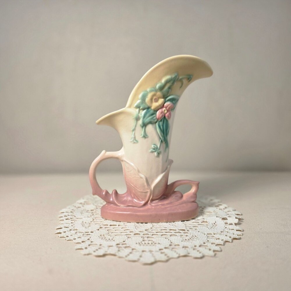 Hull Pottery Calla Lily Cornucopia Vase W10-8 1/2" Pink & Cream Ceramic Vintage